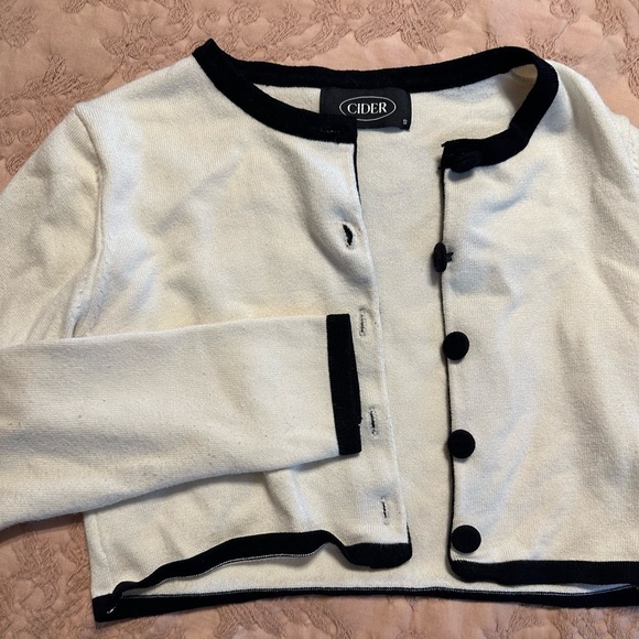 Matching Cider set cream with black trim, long sleeved sweater and sweater skirt - Picture 5 of 6